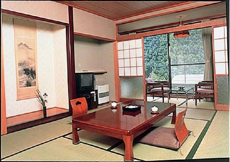 Nikko Green Hotel Natsukashiya Fuwari Exteriör bild